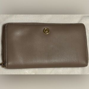 Valentina wallet 4 in x 7 3/4 in tan leather Made in Italy in perfect condition